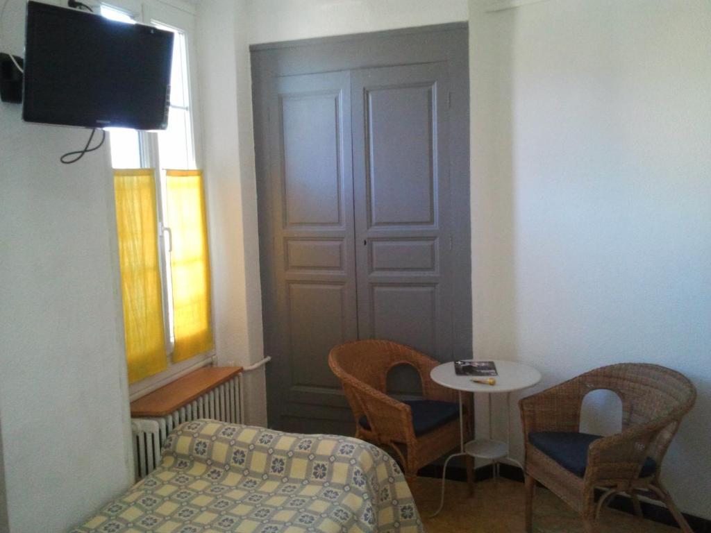 Hotel Du Chateau Chateau-Arnoux-Saint-Auban Room photo